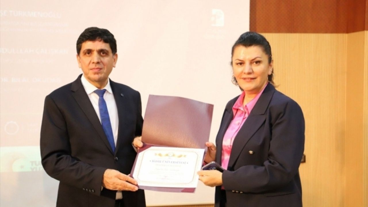 Iğdır'da "Türkiye Yüzyılı Gençlik ve Üretim Stratejisi" konferansı düzenlendi