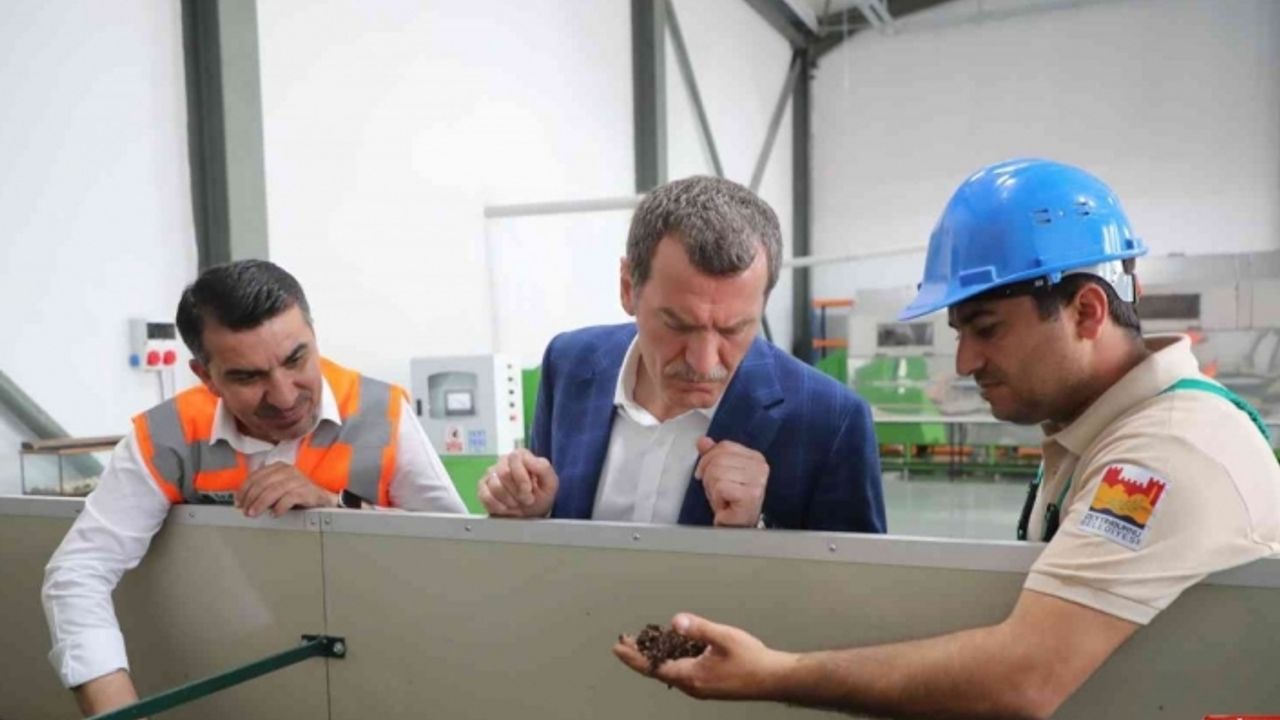 1 milyon işçi solucan organik atıkları dönüştürüyor