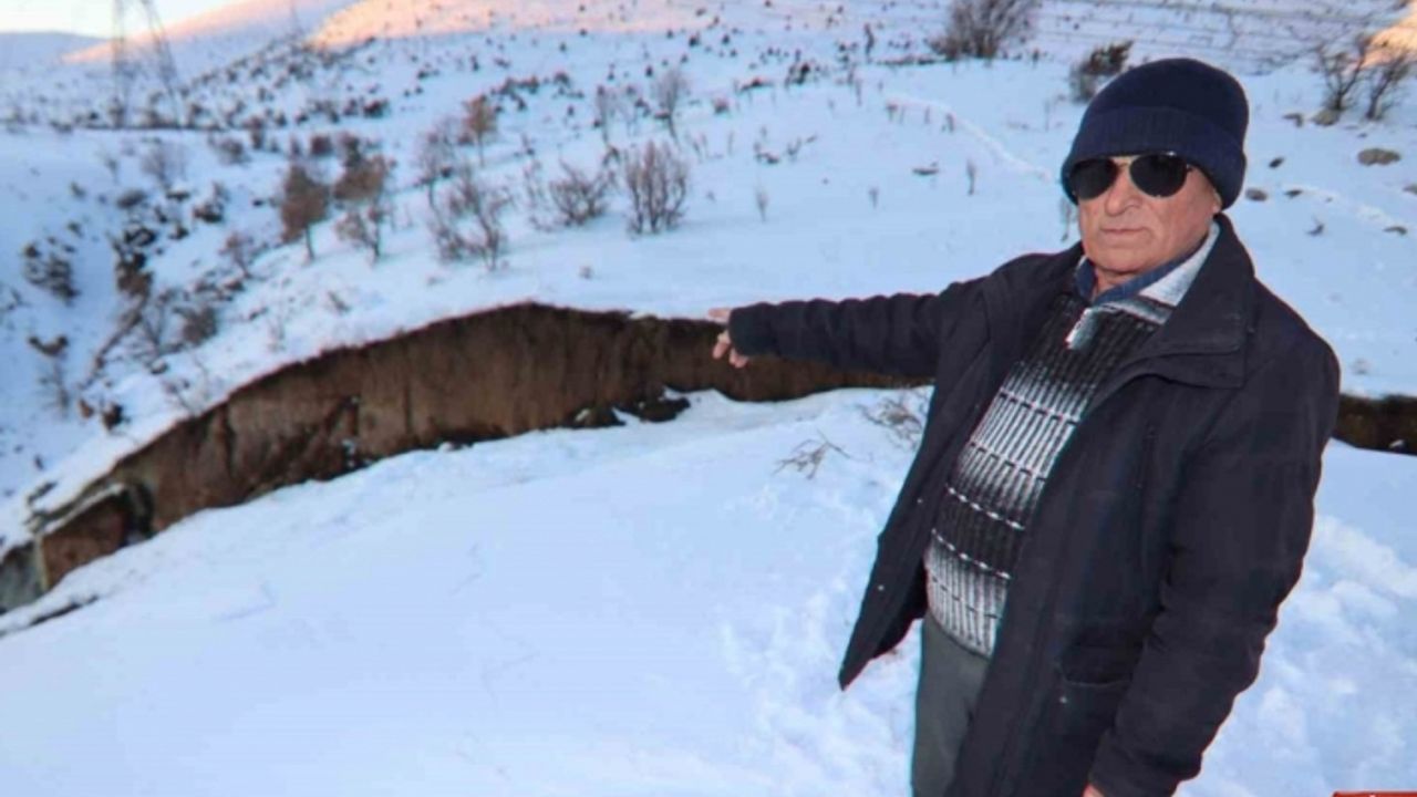 Depremin merkez üssünden dehşete düşüren görüntüler: Dağ yarıldı, yüksek gerilim hattı direkleri devrildi