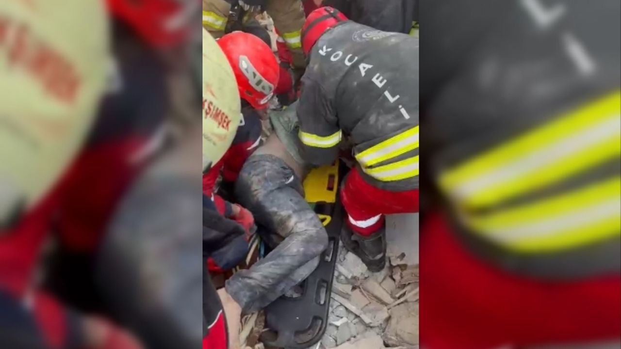 Enkaz altındaki 98 saat acı bekleyiş mutlu sonla bitti