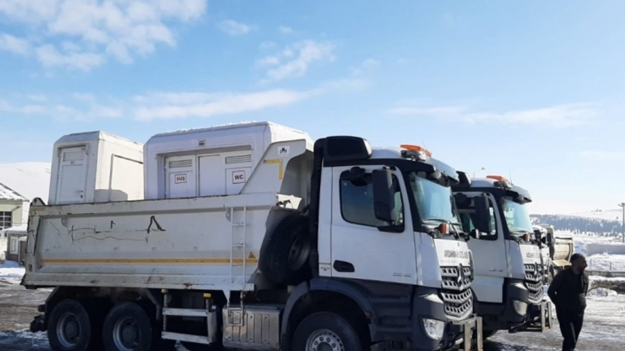 Erzurum ve Ardahan'dan depremzedelere seyyar tuvalet ve banyo gönderildi