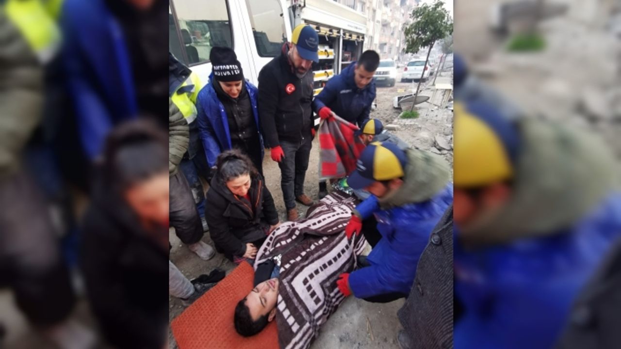 Hatay'da 20 yaşındaki genç depremden 48 saat sonra enkazdan kurtarıldı