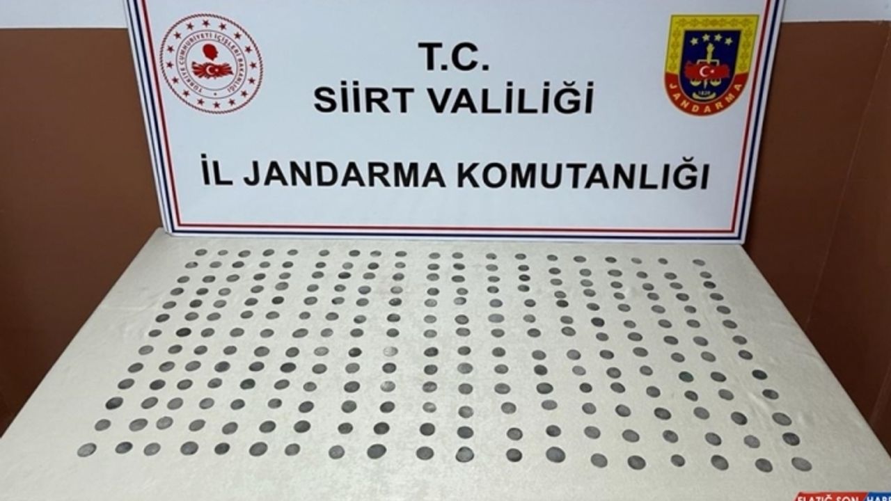 Siirt'te bir kişinin belinde sakladığı poşette 350 gümüş sikke bulundu