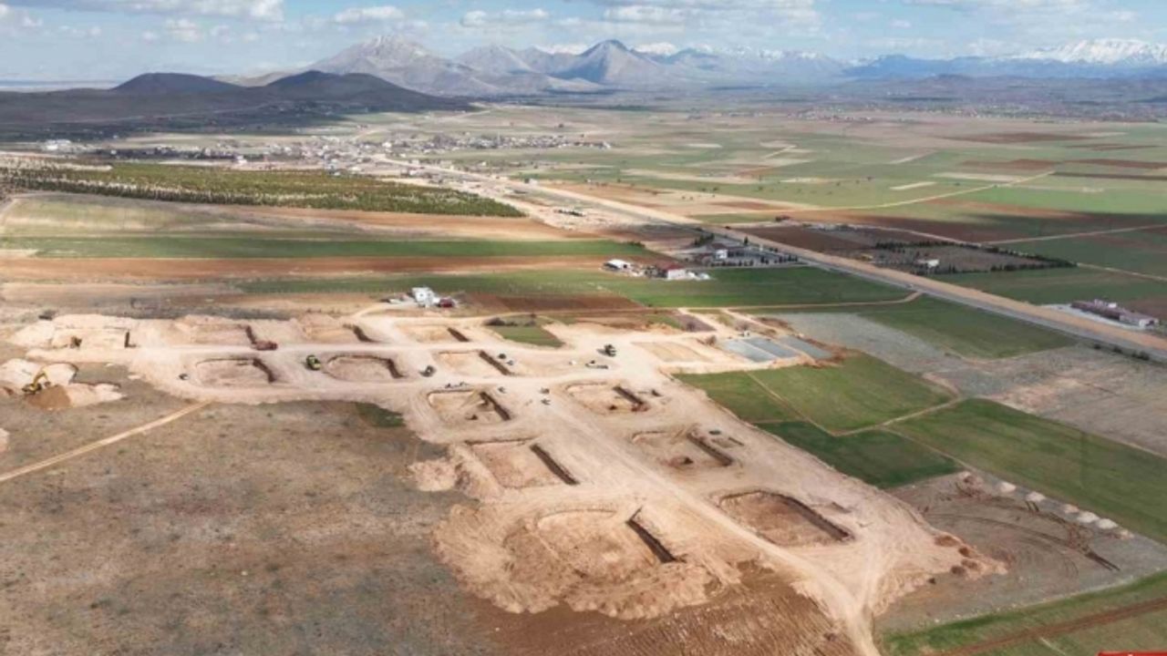 Afşin’de TOKİ temelleri hızla atılıyor, son durum dron ile görüntülendi