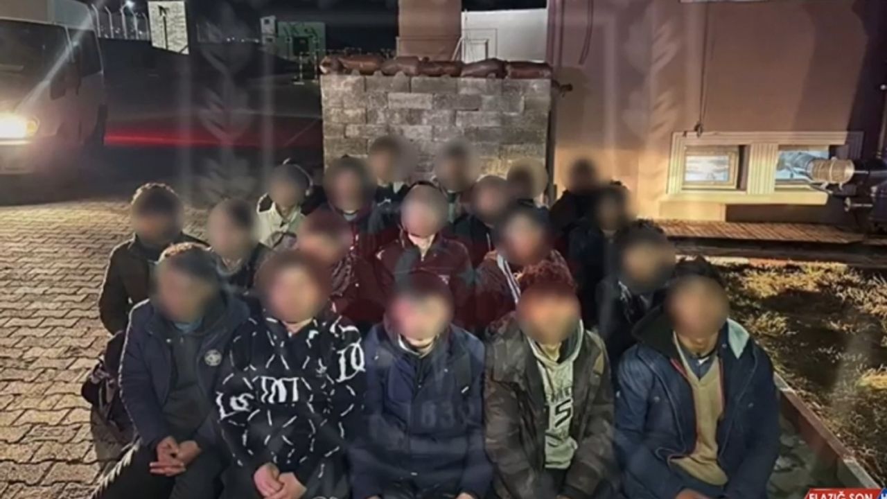 Ağrı Dağı bölgesinden Türkiye'ye girmeye çalışan 21 düzensiz göçmen yakalandı