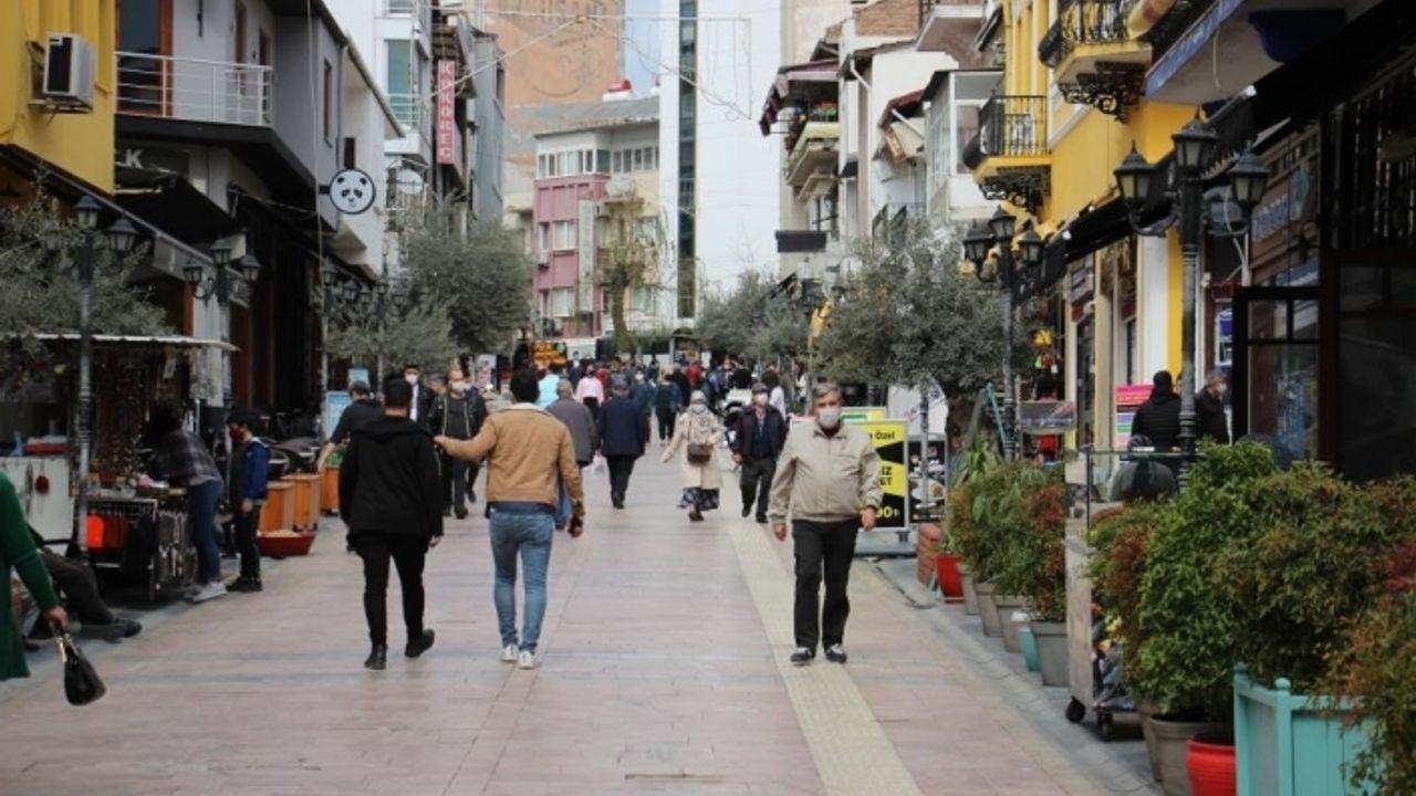 Aydın nüfusunun 473 binini orta yaşlılar oluşturuyor