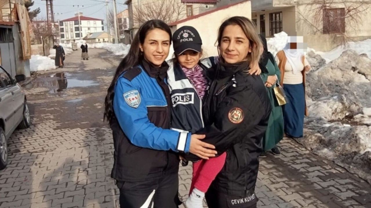 Bitlis'te depremzede İlayda'ya doğum günü sürprizi yapıldı