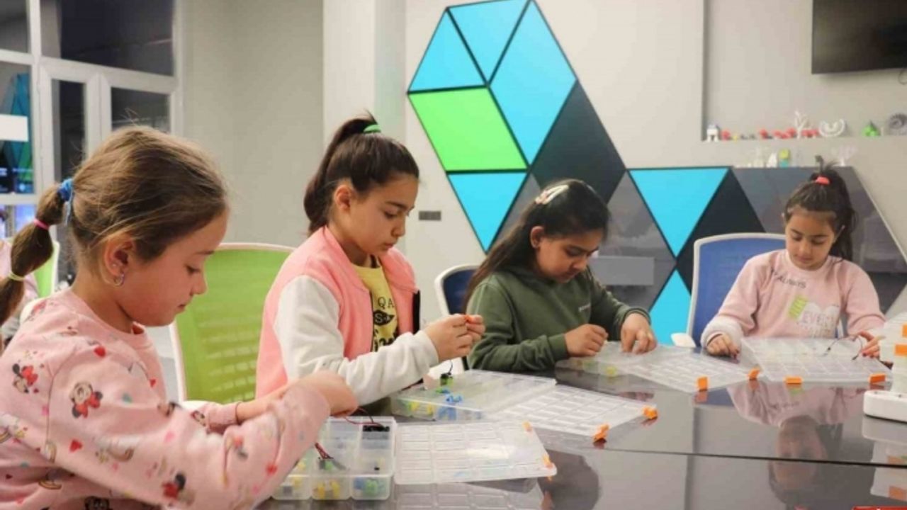 Büyükşehir ile çocuklar "bilim" dolu hafta sonu geçirdi