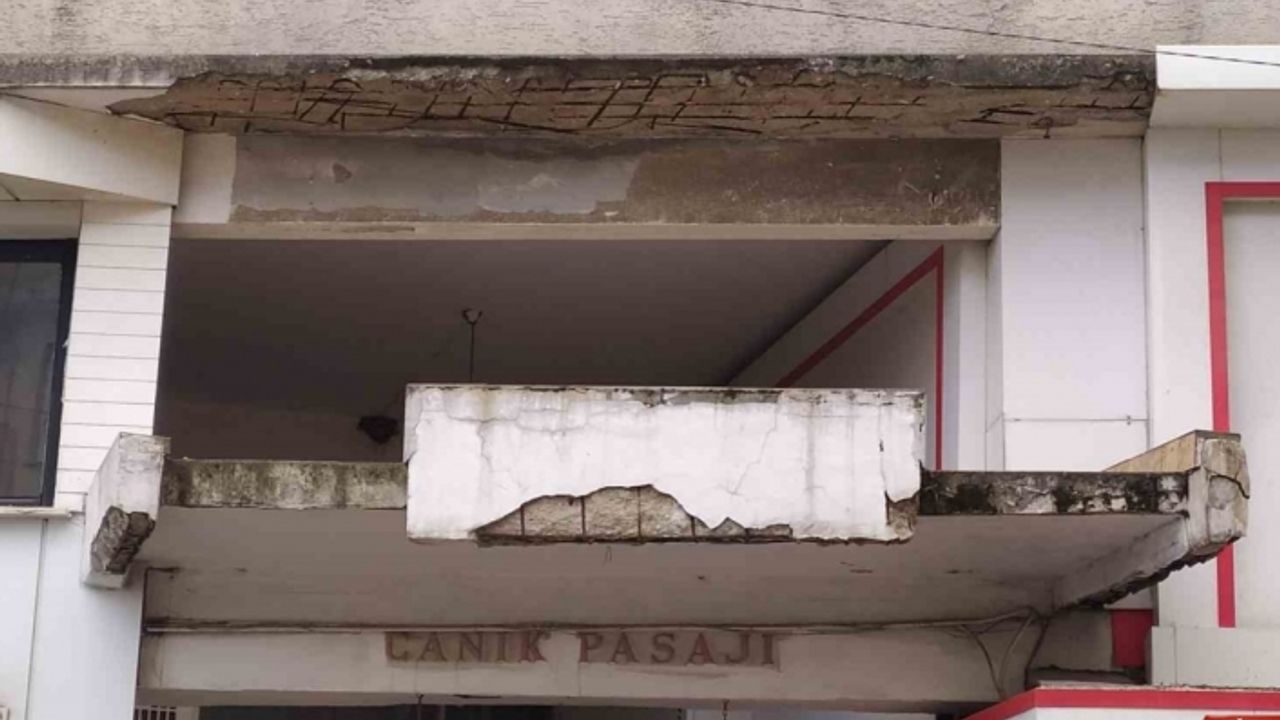 Kolonları patlayan pasajın yöneticisi: “Ben binada tehlike görmüyorum”