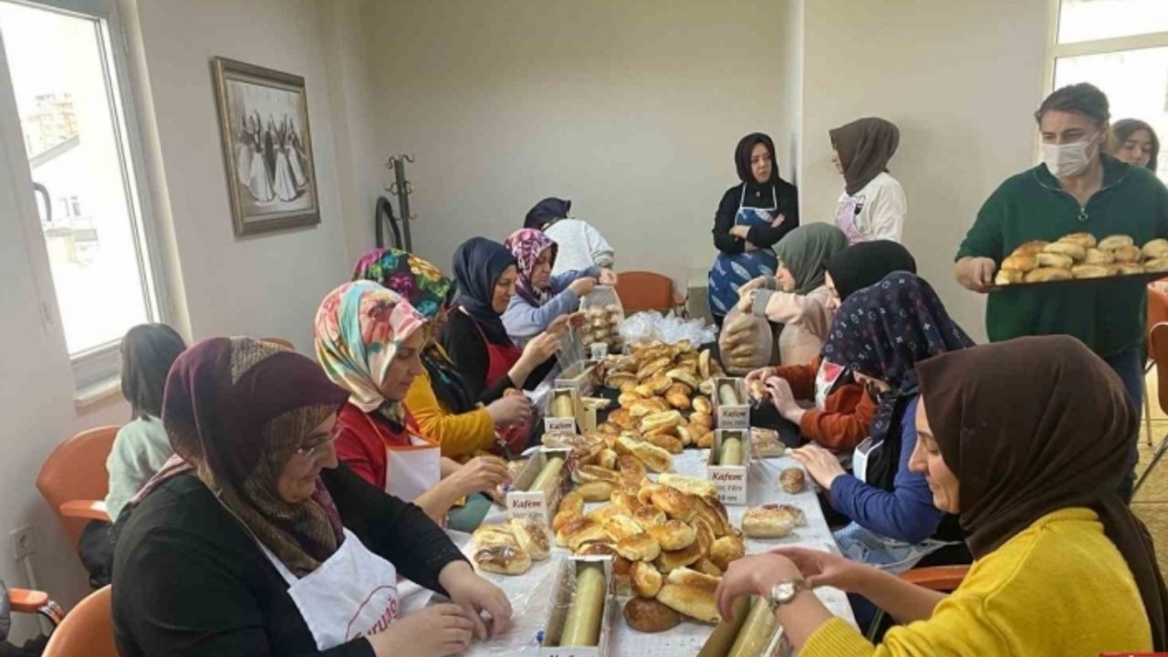 Pursaklar’ın hanımları depremzedeler için harıl harıl çalışıyor