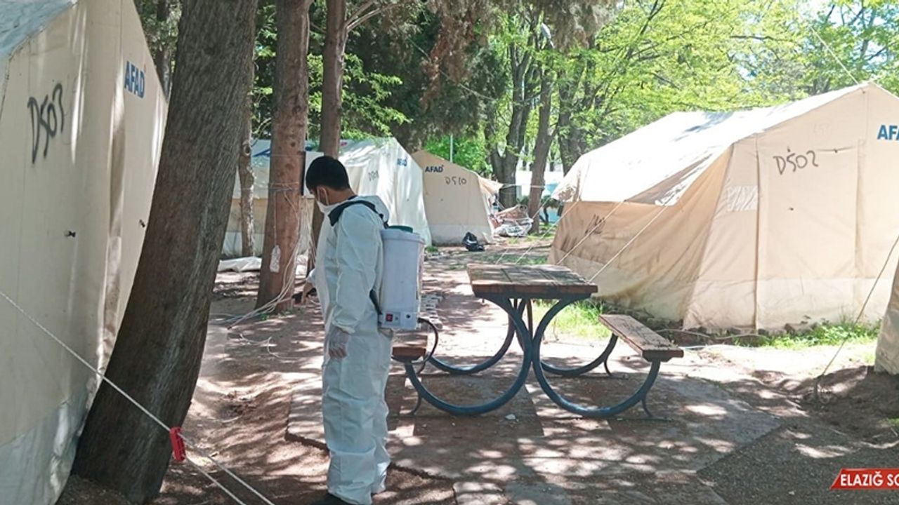 Kahramanmaraş’ta Geçici Barınma Merkezlerini Dezenfekte Ediliyor  