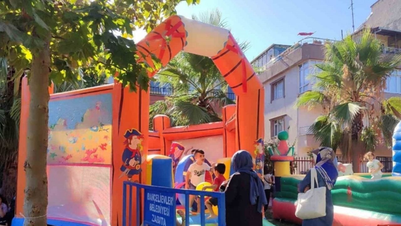 Bahçelievler’de 1990’lar festivali düzenlendi, Murat Kekili sahne aldı