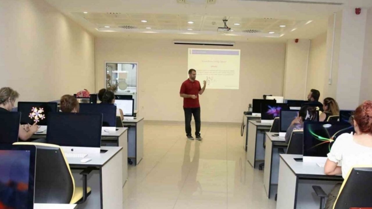 Küçükçekmece Belediyesi, teknoloji meraklılarının yolunu aydınlatmaya devam ediyor