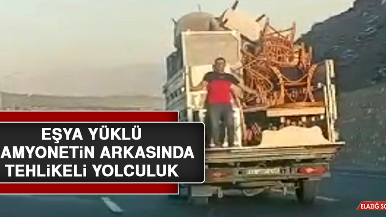 Eşya Yüklü Kamyonetin Arkasında Tehlikeli Yolculuk