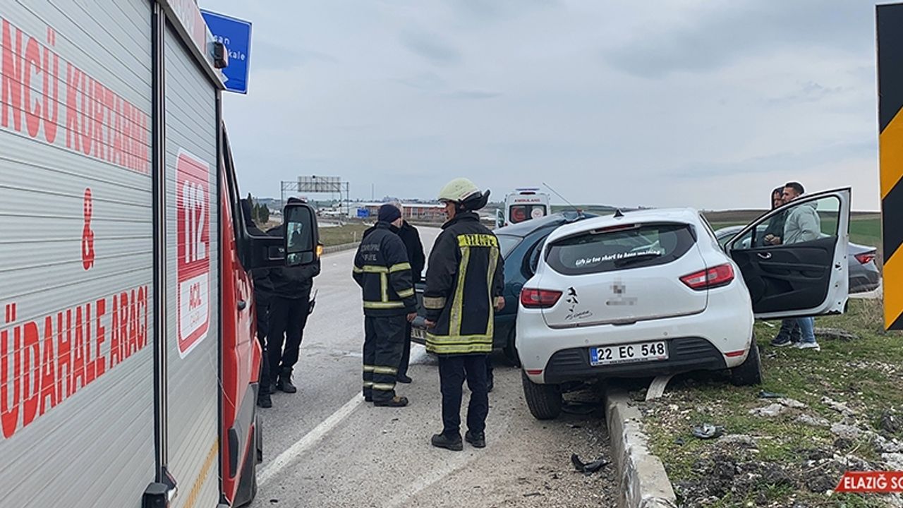 Edirne Uzunköprü’de İki Otomobil Çarpıştı: 4 Yaralı  