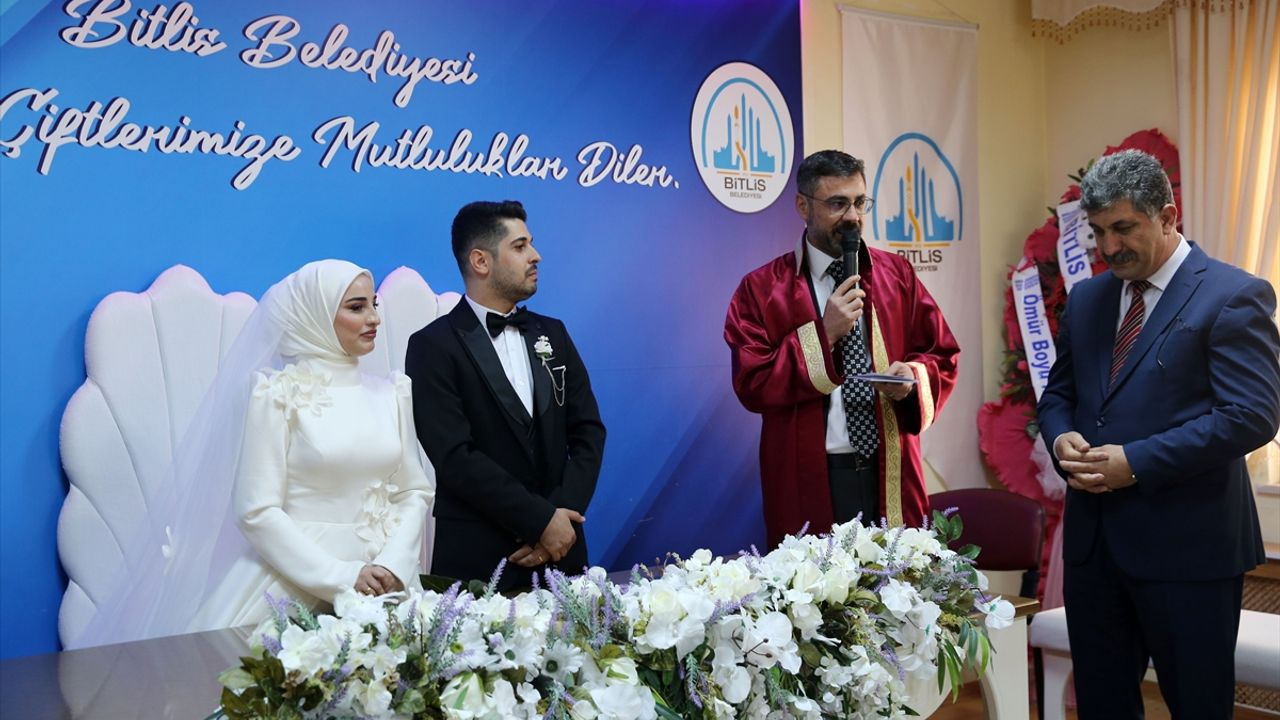 Bitlis'te 05.05.2025'te 5 çiftin nikahı kıyıldı