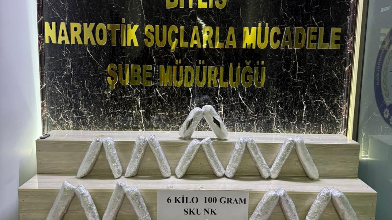 Bitlis'te iki araçta 6 kilo 100 gram sentetik uyuşturucu ele geçirildi