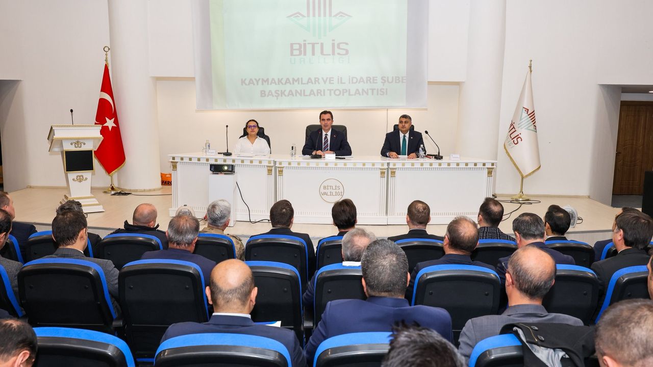 Bitlis'te 'Kaymakamlar ve İl İdare Şube Başkanları Toplantısı' yapıldı