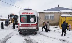 Erzurum'da yolu kapanan 3 mahalledeki hastaların yardımına karla mücadele ekipleri yetişti
