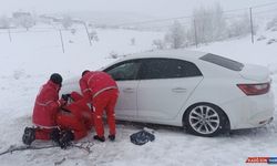 Muş'ta yolda mahsur kalan sürücülerin yardımına Türk Kızılay ekipleri yetişti