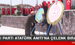 İYİ Parti Atatürk Anıtı’na Çelenk Bıraktı