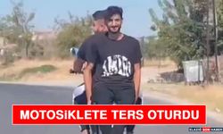 Elazığ’da Tehlikeli Yolculuk Motosiklete Ters Oturdu