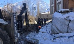 Hakkari'de belediye ekiplerinin altyapı çalışmaları sürüyor