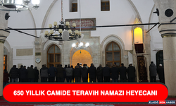 650 Yıllık Camide Teravih Namazı Heyecanı