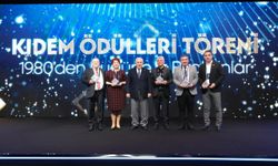 Final Eğitim Kurumları, kıdem ödülleri töreniyle 45. yıldönümünde eğitimcileri ödüllendirdi