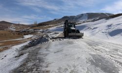 Iğdır'da kar, tipi ve buzlanma nedeniyle kapanan köy yolları ulaşıma açıldı