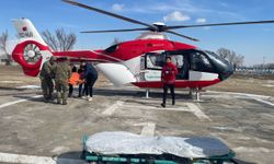 Iğdır'ın dağ köyünde yaşayan hasta, ambulans helikopterle hastaneye ulaştırıldı