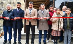 Tunceli Valisi Bülent Tekbıyıkoğlu, Çemişgezek'te kitap kafenin açılışını yaptı