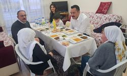 Ağın Kaymakamı Türkmenoğlu bir evde iftar yaptı