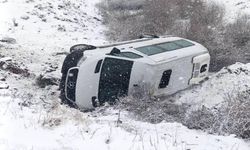 Bingöl'de minibüsün şarampole devrilmesi sonucu 9 kişi yaralandı