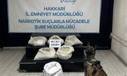 Hakkari'de nişasta çuvallarına gizlenmiş 60 kilo 200 gram eroin ele geçirildi