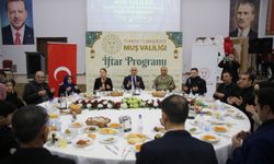 Muş Valisi Çakır, şehit aileleri ve gazilerle iftar yaptı