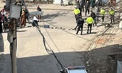 Bingöl’de su sorununu yolu trafiğe kapatarak protesto ettiler