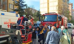 Malatya'da apartmanda çıkan yangında 3 kişi dumandan etkilendi