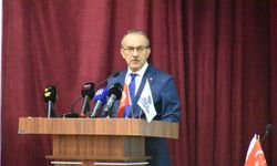 Malatya'da "Zirai Don Sonrası Kayısıda Ağaç ve Bahçe Bakımı" konferansı düzenlendi