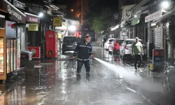 Tarihi Bornova Çarşısı’nda temizlik mesaisi