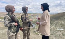 AK Parti Gürpınar Kadın Kolları Başkanı Ilıkan, güvenlik korucusu anneleri ziyaret etti