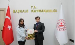 Başkale'de "Kitap Van Projesi"nde başarılı olan öğrenciler ödüllendirildi