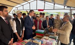 Çaldıran'da kitap fuarı açıldı