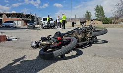 Erzincan'da hafif ticari araçla çarpışan motosikletin sürücüsü öldü