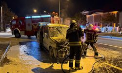 Erzurum'da seyir halindeki hafif ticari araçta çıkan yangın söndürüldü