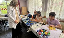 Toplanan mavi kapaklar öğrencilerin emeğiyle Anneler Günü hediyesi oldu