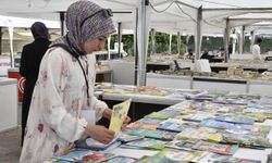 Bitlis'te Kitap Fuarı sürüyor
