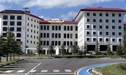 Ardahan'da kuvvetli rüzgar nedeniyle bazı binaların çatısı zarar gördü
