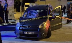 Erzincan’da hafif ticari araç ile motosiklet çarpıştı, 2 kişi öldü, 1 kişi yaralandı