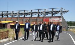 Kaymakam Bayram ve Okçular Vakfı Başkanı Topbaş, Malazgirt Zaferi'nin kutlanacağı alanı gezdi